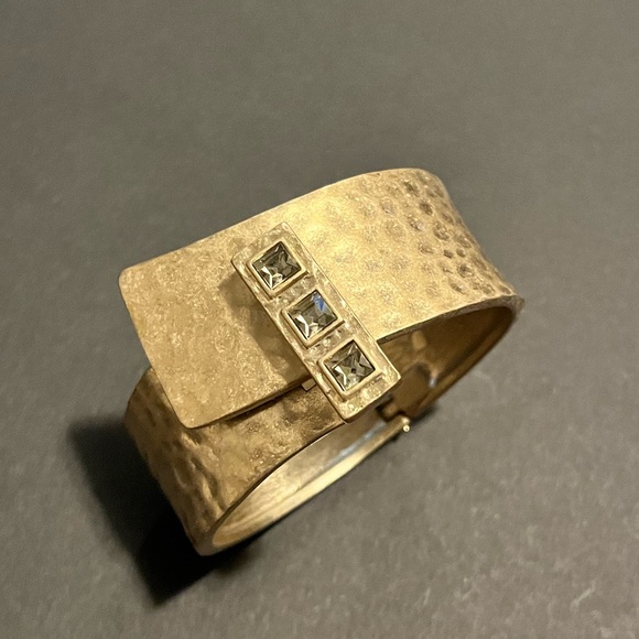 Lia Sophia That’s A Wrap bracelet. - Picture 2 of 3